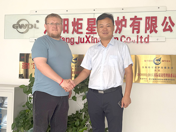 实力赢得国际认可｜俄罗斯客户莅临炬星验收设备，现场增购设备并敲定区域总代理合作